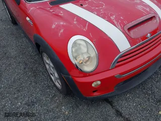 2005 MINI Cooper Hardtop S with VIN WMWRE33535TL15394, listed as a IAAI auction lot 42007067 with 154,746 mi miles. Bid and sale history available at carsss.com. Image 6.
