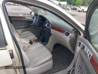 2005 Chrysler Pacifica Touring z VIN 2C8GF68475R275853, wystawiony jako IAAI lot #42456377 z przebiegiem 140 374 mil mil oraz . Historia ofert i sprzedaży dostępna na DreamBid. Obrazek 5.