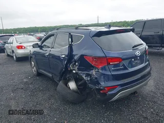 2017 Hyundai Santa Fe 2.4L z VIN 5XYZU3LB7HG418300, wystawiony jako IAAI lot #42369329 z przebiegiem 126 326 mil mil oraz . Historia ofert i sprzedaży dostępna na DreamBid. Obrazek 3.