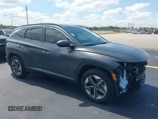 2025 Hyundai Tucson SEL z VIN 5NMJB3DE7SH452665, wystawiony jako IAAI lot #42237846 z przebiegiem 9 990 mil mil oraz . Historia ofert i sprzedaży dostępna na DreamBid. Obrazek 1.