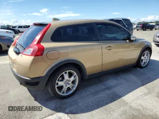 2008 Volvo C30 Version 1.0 z VIN YV1MK672382080958, wystawiony jako Copart lot #73855914 z przebiegiem 49 570 mil mil oraz Nie do naprawy. Historia ofert i sprzedaży dostępna na DreamBid. Obrazek 3.