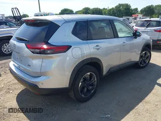 2024 Nissan Rogue SV z VIN 5N1BT3BA7RC681000, wystawiony jako IAAI lot #42275267 z przebiegiem 32 975 mil mil oraz . Historia ofert i sprzedaży dostępna na DreamBid. Obrazek 4.