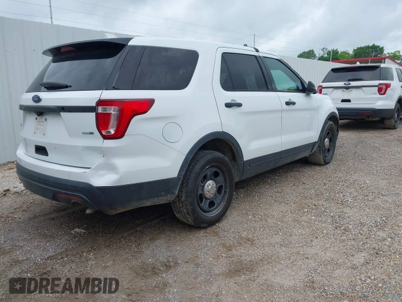 2016 Ford Police Interceptor Utility z VIN 1FM5K8AR7GGA08217, wystawiony jako IAAI lot #42180179 z przebiegiem 122 649 mil mil oraz . Historia ofert i sprzedaży dostępna na DreamBid. Obrazek 4.
