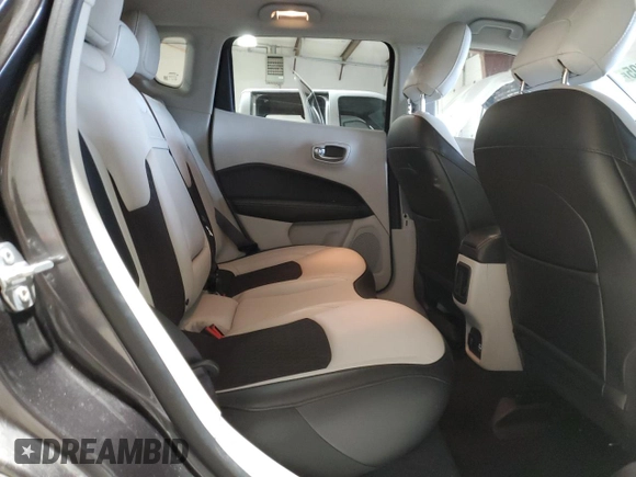 2019 Jeep Compass Altitude z VIN 3C4NJDBB9KT813447, wystawiony jako Copart lot #50494595 z przebiegiem 70 401 mil mil oraz Szkoda całkowita • Salvage title. Historia ofert i sprzedaży dostępna na DreamBid. Obrazek 12.