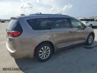 2018 Chrysler Pacifica Touring L with VIN 2C4RC1BG2JR234890, listed as a Copart auction lot 52686625 with 84,822 mi miles and Salvage Title. Bid and sale history available at carsss.com. Image 3.