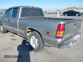 2000 Chevrolet Silverado 1500 LS with VIN 2GCEK19T6Y1352454, listed as a IAAI auction lot 41464394 with 207,109 mi miles. Bid and sale history available at carsss.com. Image 3.