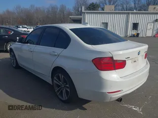 2015 BMW 3 Series 320i xDrive с VIN WBA3C3G55FNS75282, выставлен на аукционе IAAI как лот 41336850 с пробегом 120 856 миль миль и . История ставок и продаж доступна на DreamBid. Изображение 3.