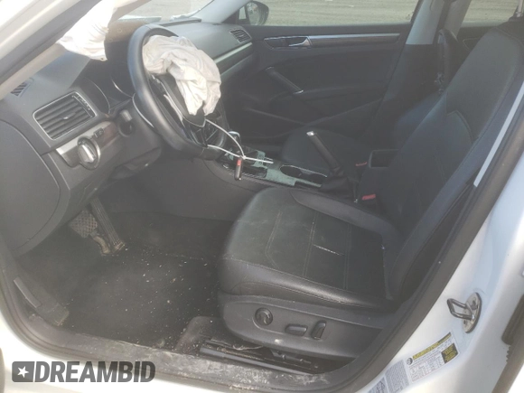 2017 Volkswagen Passat SE z VIN 1VWBT7A31HC022453, wystawiony jako Copart lot #88777855 z przebiegiem Nie podano mil oraz Szkoda całkowita • Salvage title. Historia ofert i sprzedaży dostępna na DreamBid. Obrazek 7.