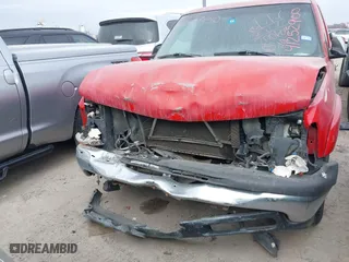 2001 Chevrolet Silverado 1500 LT with VIN 2GCEC19T911251766, listed as a IAAI auction lot 41252900 with 200,609 mi miles. Bid and sale history available at carsss.com. Image 6.