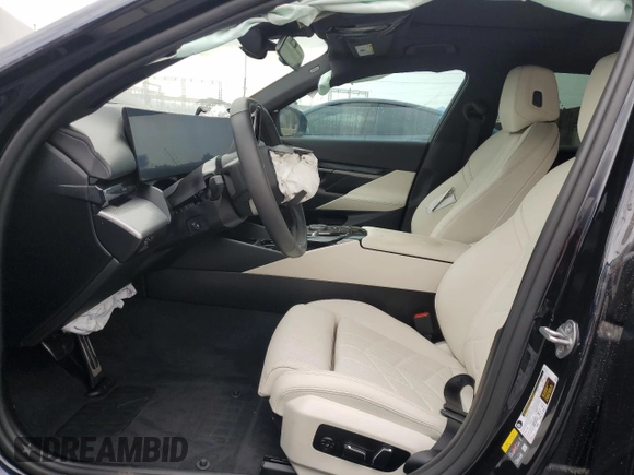 2024 BMW i5 eDrive40 z VIN WBY33FK03RCR93119, wystawiony jako Copart lot #76124194 z przebiegiem Nie podano mil oraz Szkody całkowita. Historia ofert i sprzedaży dostępna na DreamBid. Obrazek 7.