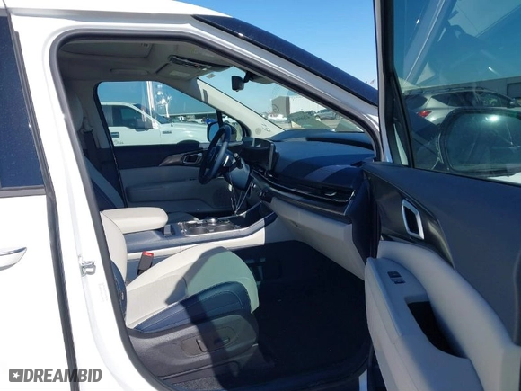 2025 Kia Carnival Hybrid SX Prestige with VIN KNDNE5KA4S6044707, listed as a IAAI auction lot 41660462 with 3,247 mi miles. Bid and sale history available at carsss.com. Image 5.