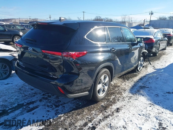 2022 Toyota Highlander LE with VIN 5TDBZRBH7NS574122, listed as a IAAI auction lot 41273197 with 28,195 mi miles and . Bid and sale history available at DreamBid. Image 4.