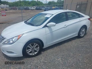 2013 Hyundai Sonata GLS z VIN 5NPEB4AC2DH744689, wystawiony jako IAAI lot #42533404 z przebiegiem 127 021 mil mil oraz . Historia ofert i sprzedaży dostępna na DreamBid. Obrazek 2.