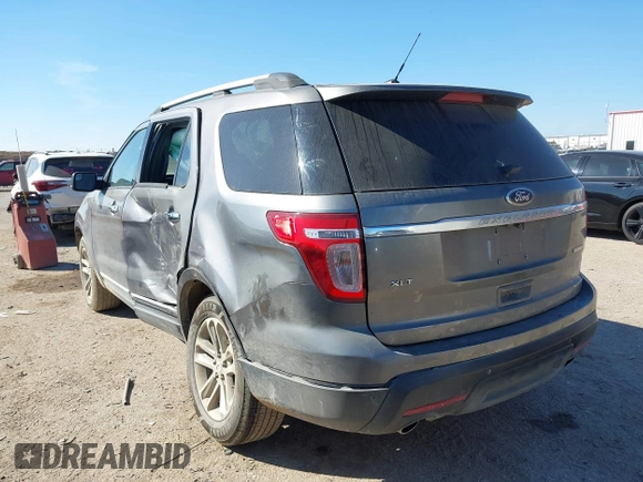 2013 Ford Explorer XLT with VIN 1FM5K7D80DGB26232, listed as a IAAI auction lot 41647847 with 215,822 mi miles. Bid and sale history available at carsss.com. Image 3.