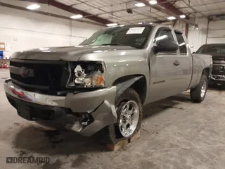2007 Chevrolet Silverado 1500 LT w/1LT with VIN 2GCEK190171692471, listed as a IAAI auction lot 40074274 with 211,596 mi miles. Bid and sale history available at carsss.com. Image 19.