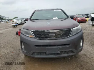 2014 Kia Sorento LX z VIN 5XYKT4A68EG435599, wystawiony jako Copart lot #58269715 z przebiegiem Nie podano mil oraz Czysty tytuł • Clean title. Historia ofert i sprzedaży dostępna na DreamBid. Obrazek 5.