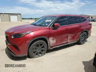 2022 Toyota Highlander LE z VIN 5TDZZRAH0NS551913, wystawiony jako Copart lot #51853275 z przebiegiem 63 069 mil mil oraz Czysty tytuł • Clean title. Historia ofert i sprzedaży dostępna na DreamBid. Obrazek 1.