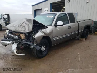2000 Chevrolet Silverado 1500 LS with VIN 2GCEC19T1Y1204483, listed as a Copart auction lot 43361205 with 188,360 mi miles and Salvage Title. Bid and sale history available at carsss.com. Image 1.