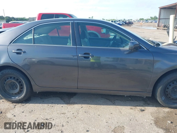2007 Toyota Camry CE z VIN 4T1BE46K97U057970, wystawiony jako IAAI lot #42183422 z przebiegiem 145 791 mil mil oraz . Historia ofert i sprzedaży dostępna na DreamBid. Obrazek 13.