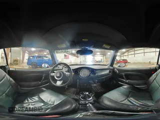 2006 MINI Convertible z VIN WMWRF33596TF64235, wystawiony jako Copart lot #43614735 z przebiegiem 138 541 mil mil oraz Czysty tytuł • Clean title. Historia ofert i sprzedaży dostępna na DreamBid. Obrazek 12.