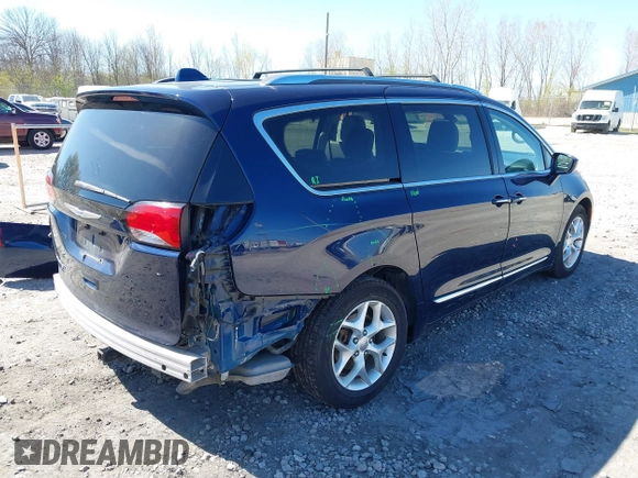 2018 Chrysler Pacifica Touring L z VIN 2C4RC1BGXJR126520, wystawiony jako IAAI lot #42223746 z przebiegiem 117 847 mil mil oraz . Historia ofert i sprzedaży dostępna na DreamBid. Obrazek 4.