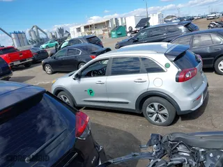 2017 Kia Niro FE with VIN KNDCB3LC4H5049067, listed as a IAAI auction lot 41732890 with 223,540 mi miles. Bid and sale history available at carsss.com. Image 14.