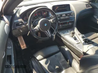 2016 BMW M6 z VIN WBS6J9C59GD934530, wystawiony jako Copart lot #72057354 z przebiegiem 46 549 mil mil oraz Nie do naprawy. Historia ofert i sprzedaży dostępna na DreamBid. Obrazek 7.