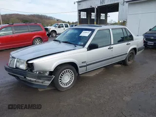 1992 Volvo 900 GLS z VIN YV1JS8839N3093757, wystawiony jako IAAI lot #41888645 z przebiegiem 105 820 mil mil oraz . Historia ofert i sprzedaży dostępna na DreamBid. Obrazek 2.