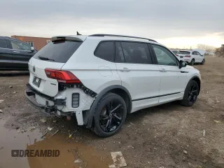 2024 Volkswagen Tiguan SE R-Line Black z VIN 3VV8B7AX3RM115902, wystawiony jako Copart lot #49396315 z przebiegiem 19 135 mil mil oraz Szkoda całkowita • Salvage title. Historia ofert i sprzedaży dostępna na DreamBid. Obrazek 3.