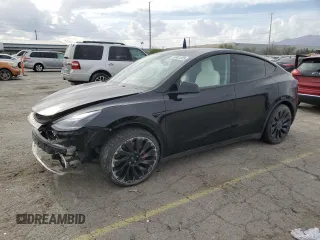 2022 Tesla Model Y Performance z VIN 7SAYGDEF1NF407985, wystawiony jako Copart lot #53831325 z przebiegiem 41 225 mil mil oraz Szkoda całkowita • Salvage title. Historia ofert i sprzedaży dostępna na DreamBid. Obrazek 1.