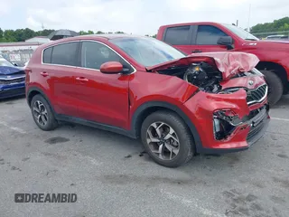 2020 Kia Sportage LX z VIN KNDPM3ACXL7787936, wystawiony jako IAAI lot #42232344 z przebiegiem 45 061 mil mil oraz . Historia ofert i sprzedaży dostępna na DreamBid. Obrazek 1.
