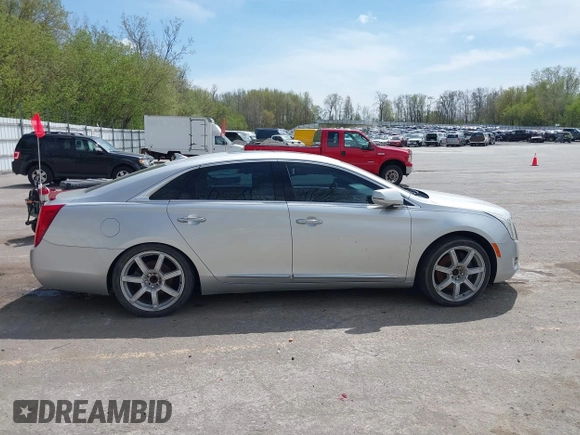 2013 Cadillac XTS Luxury z VIN 2G61P5S3XD9178601, wystawiony jako IAAI lot #42154859 z przebiegiem 111 227 mil mil oraz . Historia ofert i sprzedaży dostępna na DreamBid. Obrazek 13.