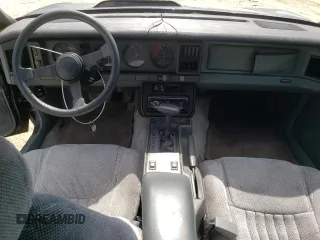 1987 Pontiac Firebird z VIN 1G2FS2184HL222415, wystawiony jako Copart lot #54878805 z przebiegiem 97 287 mil mil oraz Szkody całkowita. Historia ofert i sprzedaży dostępna na DreamBid. Obrazek 8.