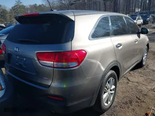 2018 Kia Sorento L with VIN 5XYPG4A31JG418508, listed as a IAAI auction lot 41660742 with 109,647 mi miles. Bid and sale history available at carsss.com. Image 4.