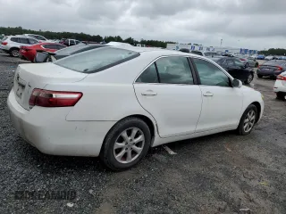2008 Toyota Camry LE z VIN 4T1BE46K28U730356, wystawiony jako Copart lot #71500284 z przebiegiem 221 011 mil mil oraz Czysty tytuł • Clean title. Historia ofert i sprzedaży dostępna na DreamBid. Obrazek 3.