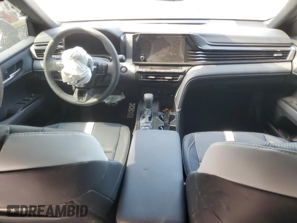 2025 Toyota Camry LE z VIN 4T1DAACK4SU588882, wystawiony jako Copart lot #52717395 z przebiegiem Nie podano mil oraz Szkoda całkowita • Salvage title. Historia ofert i sprzedaży dostępna na DreamBid. Obrazek 8.