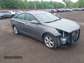 2011 Hyundai Sonata Limited z VIN 5NPEC4AC7BH304445, wystawiony jako IAAI lot #42240429 z przebiegiem 126 657 mil mil oraz . Historia ofert i sprzedaży dostępna na DreamBid. Obrazek 1.