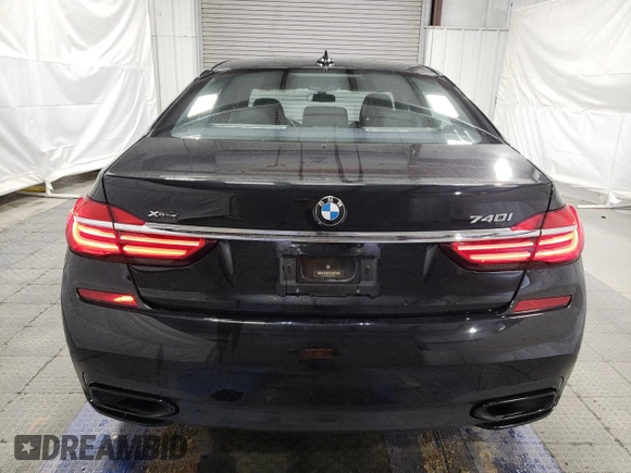 2019 BMW 7 Series 740i xDrive with VIN WBA7E4C50KGV28739, listed as a Copart auction lot 69882784 with 24,695 mi miles and Clean title. Bid and sale history available at DreamBid. Image 6.