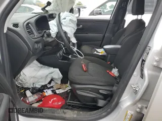 2020 Jeep Renegade Latitude z VIN ZACNJBBB2LPL29503, wystawiony jako Copart lot #72310784 z przebiegiem 61 856 mil mil oraz Szkoda całkowita • Salvage title. Historia ofert i sprzedaży dostępna na DreamBid. Obrazek 7.