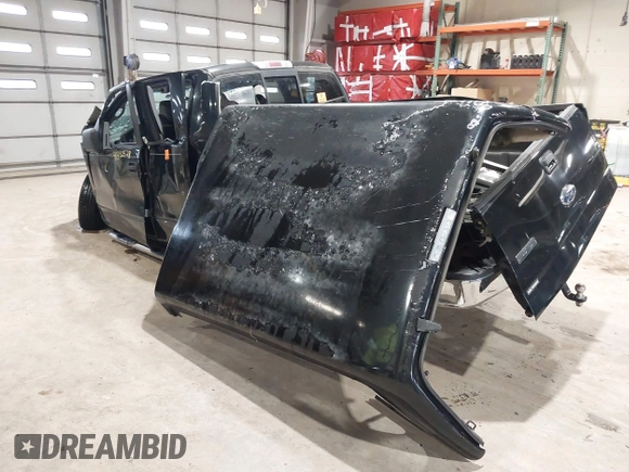 2005 Ford F-150 STX with VIN 1FTRX14W85FA02638, listed as a IAAI auction lot 41342528 with 86,500 mi miles. Bid and sale history available at carsss.com. Image 3.