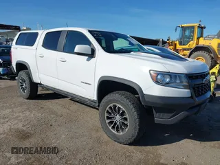 2019 Chevrolet Colorado 4WD ZR2 z VIN 1GCPTEE15K1191030, wystawiony jako IAAI lot #41824175 z przebiegiem 80 155 mil mil oraz . Historia ofert i sprzedaży dostępna na DreamBid. Obrazek 1.