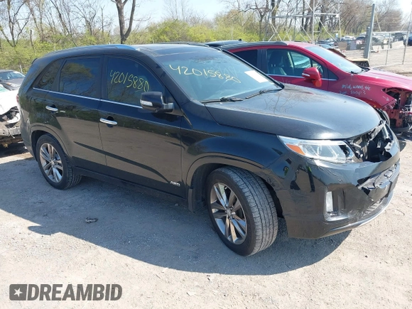 2014 Kia Sorento SX z VIN 5XYKWDA70EG455636, wystawiony jako IAAI lot #42015880 z przebiegiem 211 075 mil mil oraz . Historia ofert i sprzedaży dostępna na DreamBid. Obrazek 1.