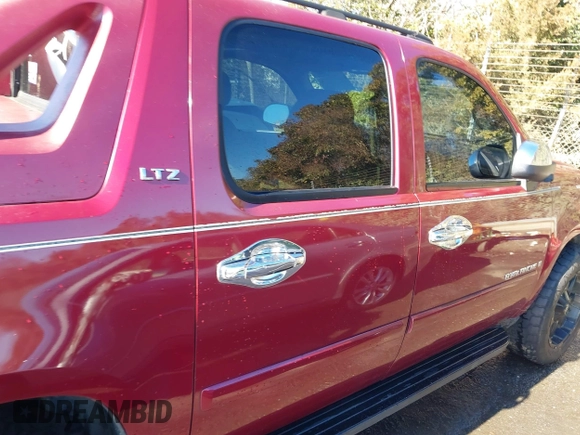 2007 Chevrolet Avalanche LTZ with VIN 3GNFK123X7G135629, listed as a IAAI auction lot 41348757 with 240,170 mi miles and . Bid and sale history available at DreamBid. Image 14.