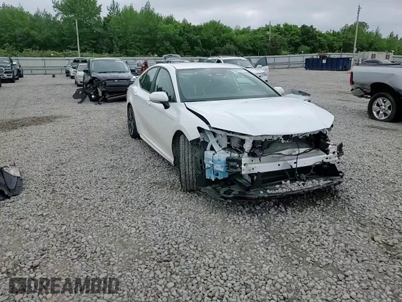 2025 Toyota Camry LE z VIN 4T1DAACK6SU025512, wystawiony jako Copart lot #54516175 z przebiegiem 11 046 mil mil oraz Czysty tytuł • Clean title. Historia ofert i sprzedaży dostępna na DreamBid. Obrazek 14.