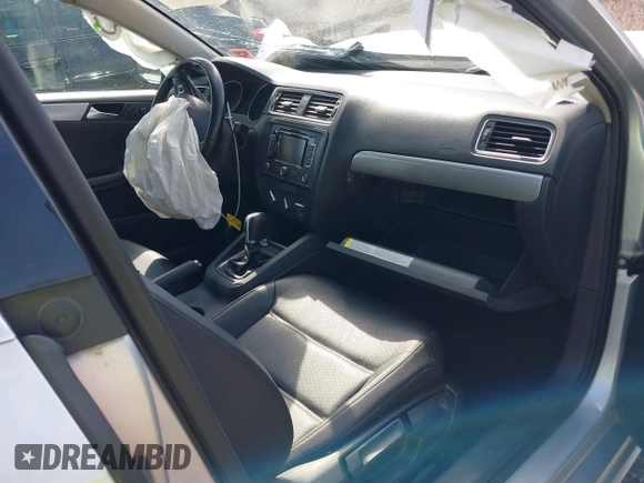 2015 Volkswagen Jetta SE with VIN 3VWD07AJ3FM242267, listed as a IAAI auction lot 41500978 with Not provided miles and . Bid and sale history available at DreamBid. Image 5.