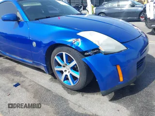 2004 Nissan 350Z Enthusiast z VIN JN1AZ34D34T150619, wystawiony jako IAAI lot #42248408 z przebiegiem 276 869 mil mil oraz . Historia ofert i sprzedaży dostępna na DreamBid. Obrazek 6.
