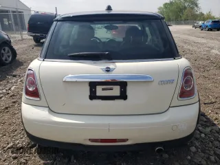 2011 MINI Hardtop z VIN WMWSU3C54BT097885, wystawiony jako Copart lot #55574545 z przebiegiem 133 527 mil mil oraz Szkoda całkowita • Salvage title. Historia ofert i sprzedaży dostępna na DreamBid. Obrazek 6.