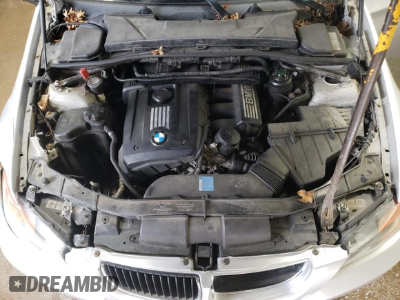 2007 BMW 3 Series 328i with VIN WBAVA33597KX71077, listed as a Copart auction lot 52431525 with 174,309 mi miles and Non Repairable. Bid and sale history available at DreamBid. Image 11.
