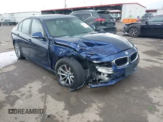 2017 BMW 3 Series 320i z VIN WBA8E1G3XHNU15607, wystawiony jako IAAI lot #42117103 z przebiegiem Nie podano mil oraz . Historia ofert i sprzedaży dostępna na DreamBid. Obrazek 6.