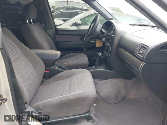2003 Nissan Pathfinder LE z VIN JN8DR09Y03W800643, wystawiony jako IAAI lot #42373234 z przebiegiem 214 389 mil mil oraz . Historia ofert i sprzedaży dostępna na DreamBid. Obrazek 5.